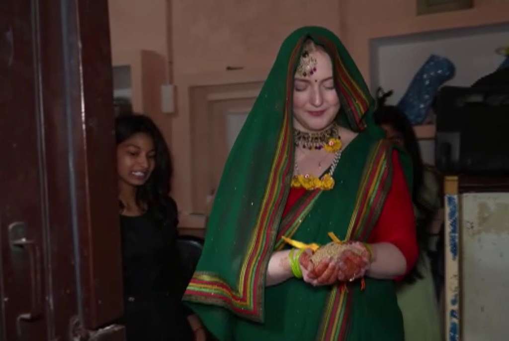 Cewek bule dari Swedia menikahi pemuda India.