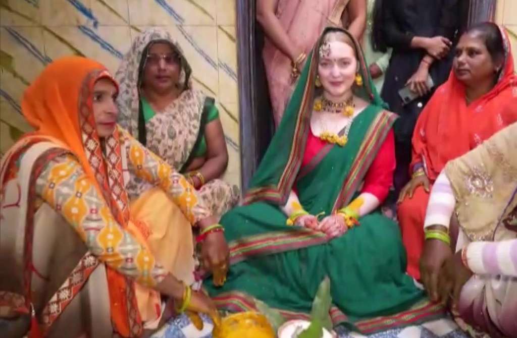 Cewek bule dari Swedia menikahi pemuda India.