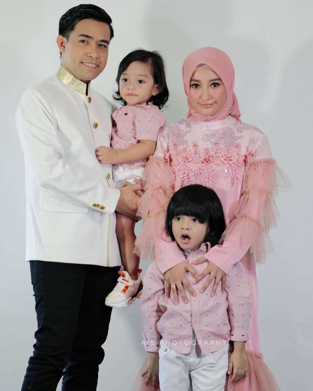 Potret penampilan Aty istri Fildan D Academy 4