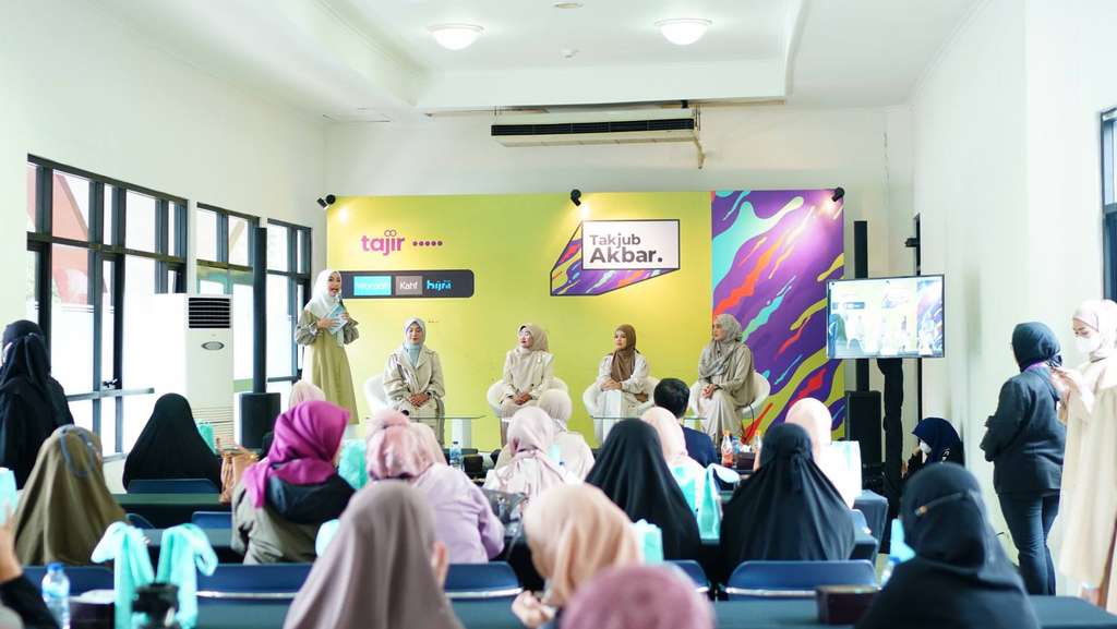 Diskusi Panel 'Halal Beauty'