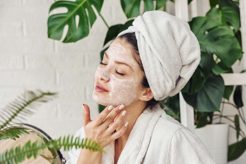 Kenali Tipe Eksfoliator yang Sesuai Jenis Kulit, Biar Hasilnya Glowing Maksimal