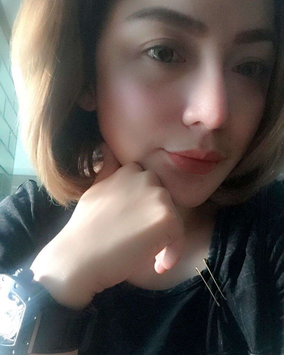 Potret Regina Andriane mantan istri Farhat Abbas