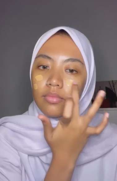 Memakai Tinted Sunscreen