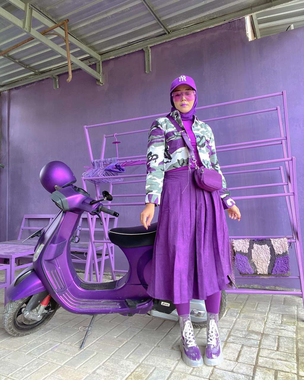Wanita cinta mati dengan warna ungu.