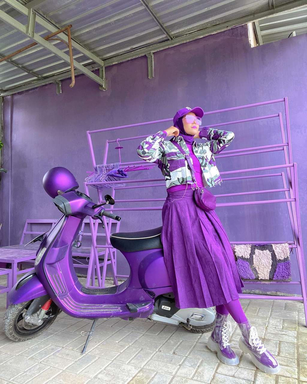 Wanita cinta mati dengan warna ungu.