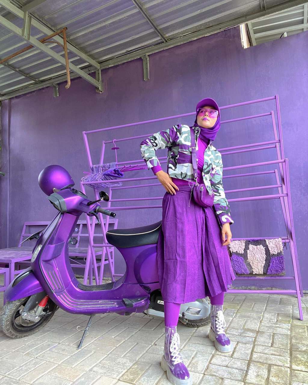 Wanita cinta mati dengan warna ungu.