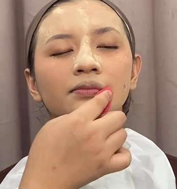 Memakai Bedak