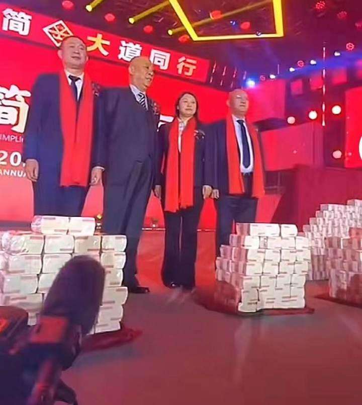 Viral perusahaan di China kasih bonus akhir tahun hingga miliaran.