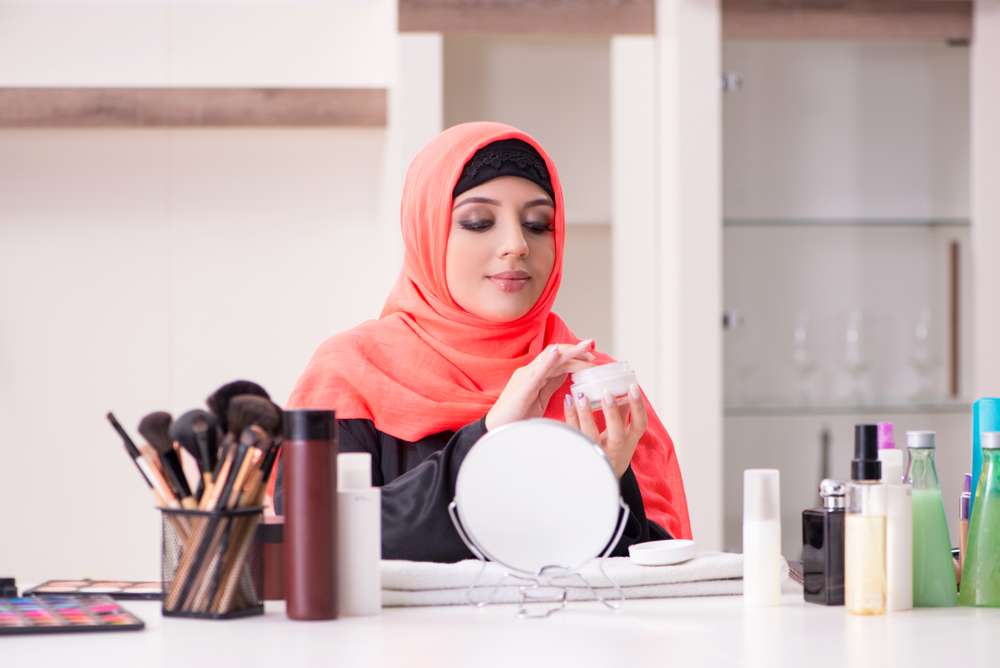 Memakai Skincare