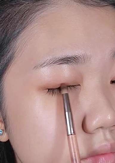 Memakai Eyeshadow