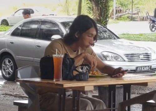 Viral restoran sediakan meja makan merangkap mesin jahit.