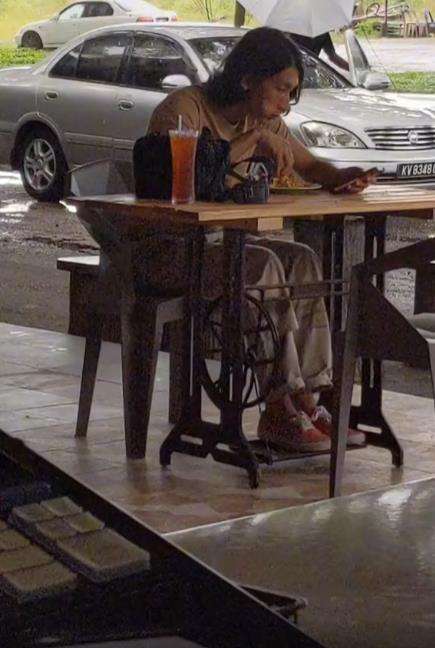 Viral restoran sediakan meja makan merangkap mesin jahit.