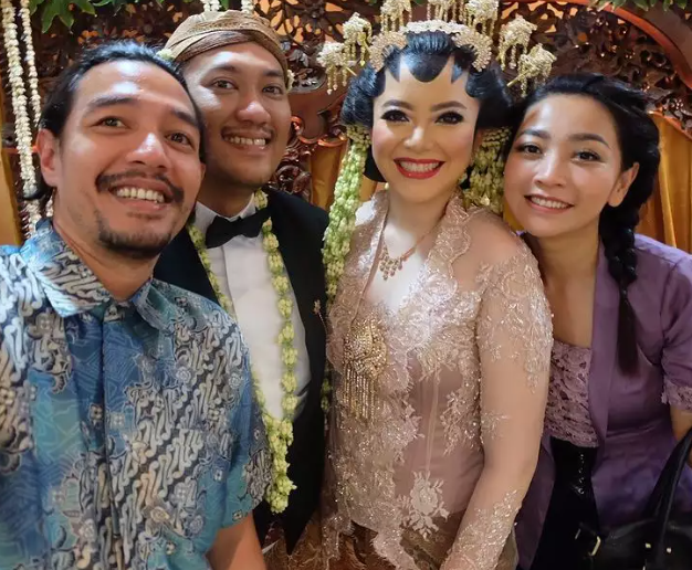 Instagram @hestipurwadinata Instagram @hestipurwadinata