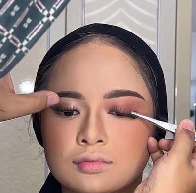 Memasang Skot Mata