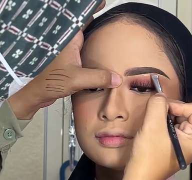 Memakai Concealer