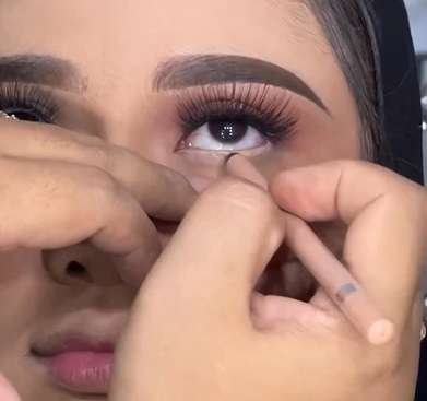 Memakai Eyeliner