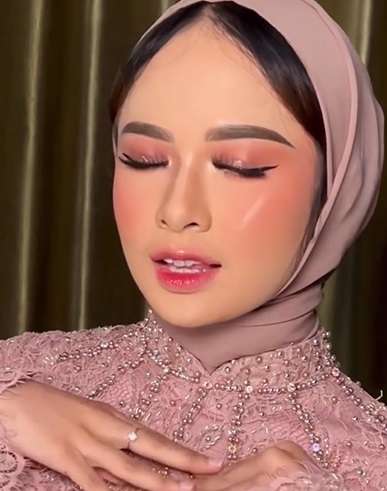 Riasan Mata Hollywood Glam