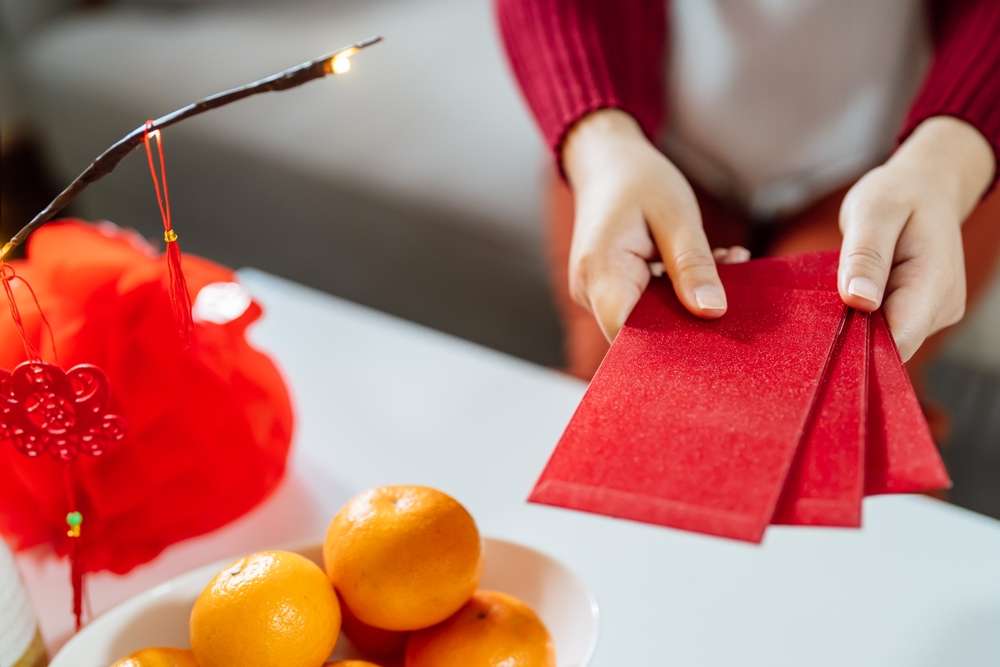 Bukannya Senang, Wanita ini Malah Kecewa saat Mendapat Angpau dari Ibu Pacarnya