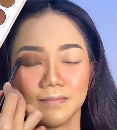 Memakai Eyeshadow