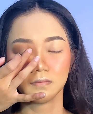 Memakai Eyeshadow