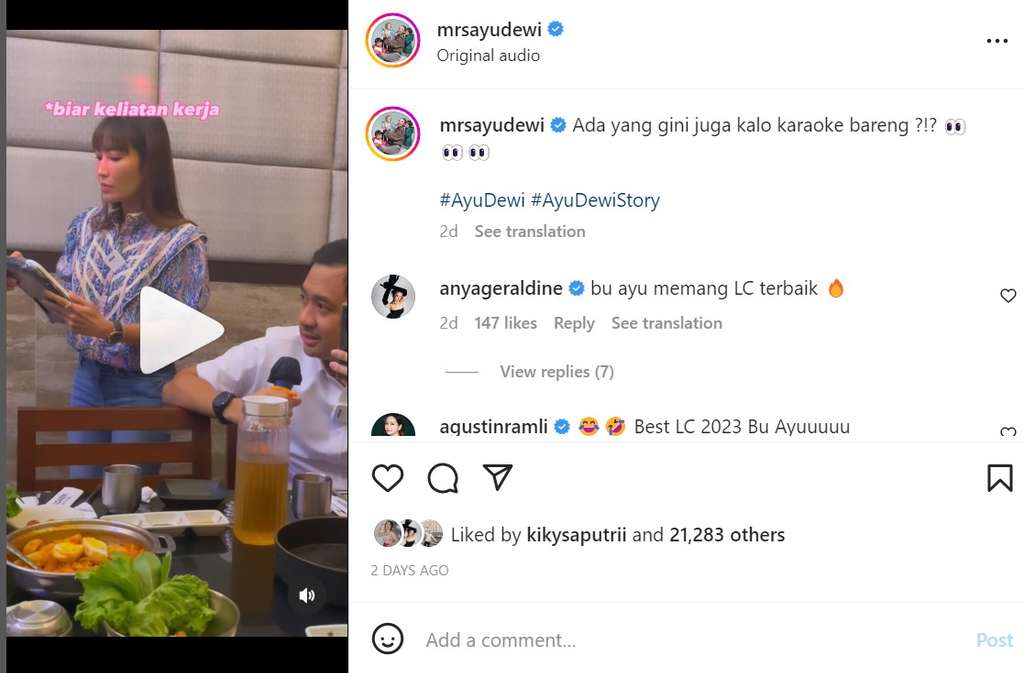 Ayu temani suami karaokean