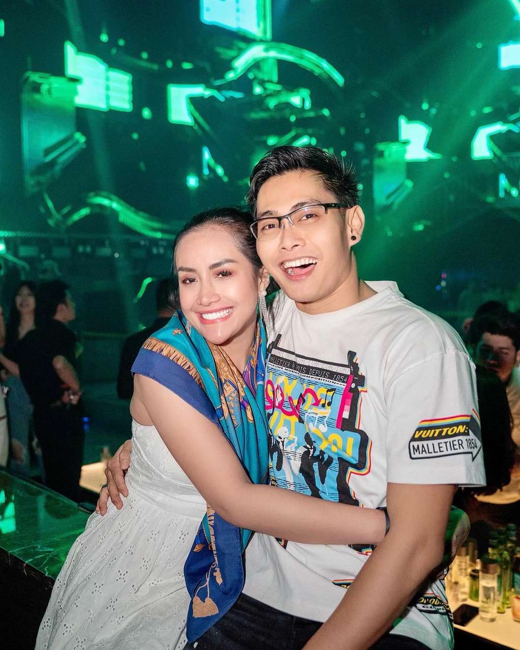 Potret Shinta Bachir dan pacar barunya Indra