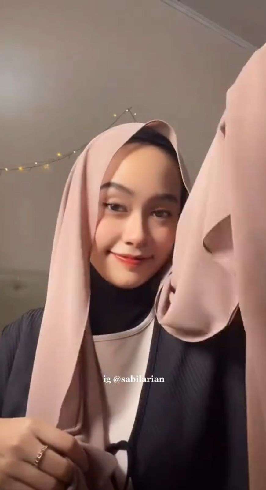 Para Lady Biker, Coba Model Pashmina Manis Antiberantakan Para Lady Biker, Coba Model Pashmina Manis Antiberantakan