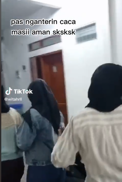 Viral Video Rekam Sosok Aneh Berjalan Kayang, Bikin Merinding