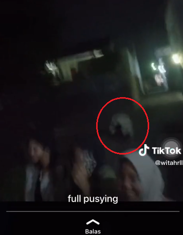 Viral Video Rekam Sosok Aneh Berjalan Kayang, Bikin Merinding
