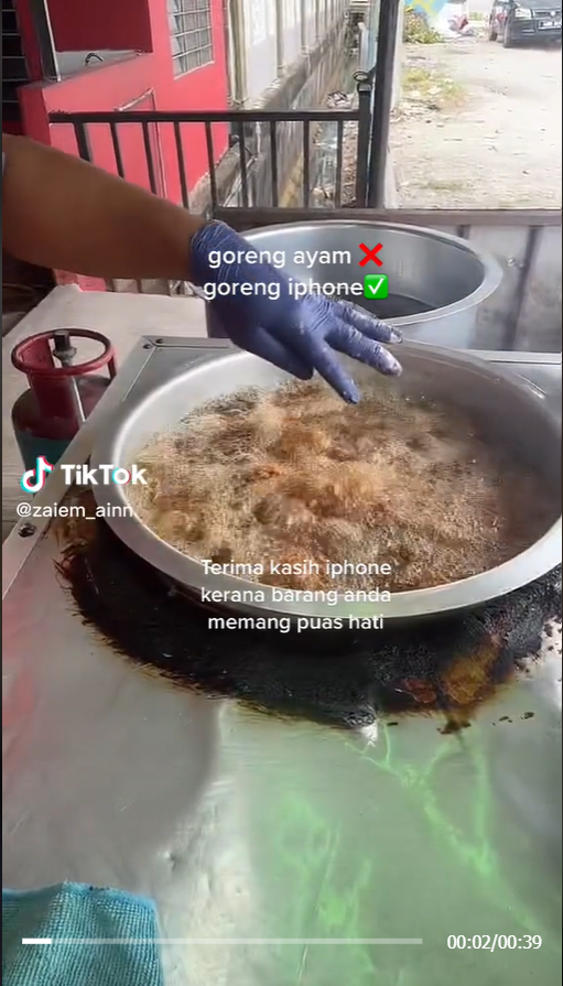 iphone kecemplung minyak goreng