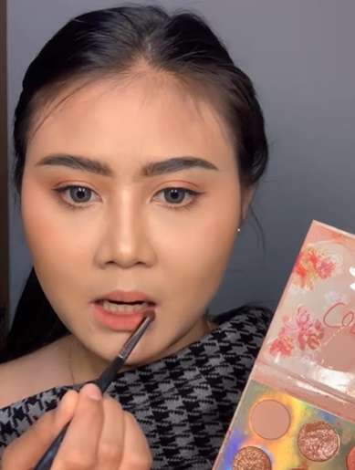 Memakai Eyeshadow