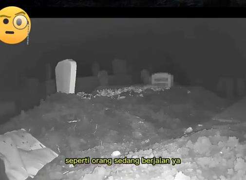 Rekaman CCTV kuburan malam hari