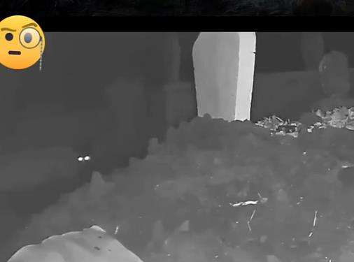 Rekaman CCTV kuburan malam hari