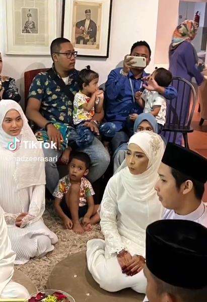 Gadis dihujat pakai busana hampir mirip pengantin wanita.