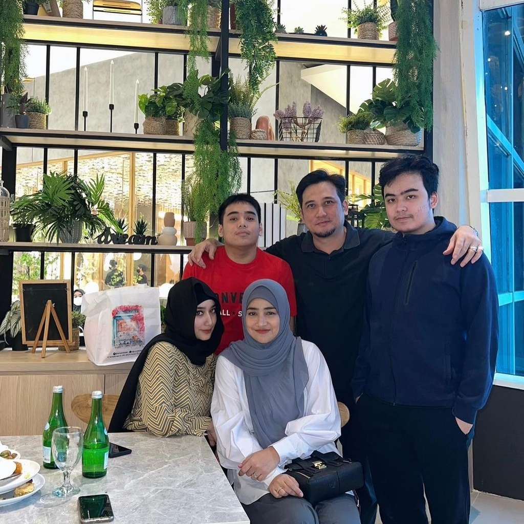 Potret Cindy Fatikasari dan Tengku Firmansyah