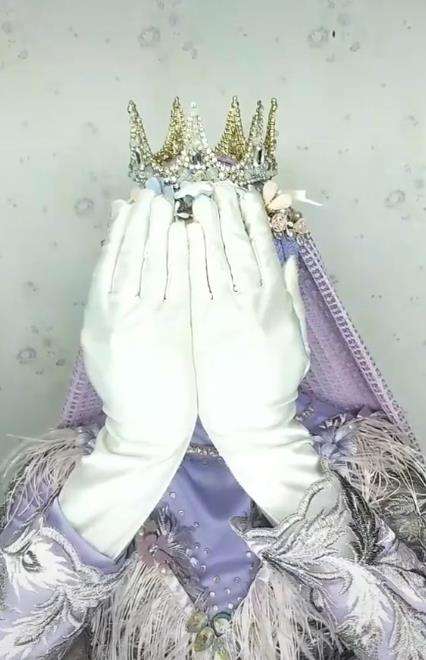 Transformasi wajah gadis remaja jadi seperti ratu Barbie.