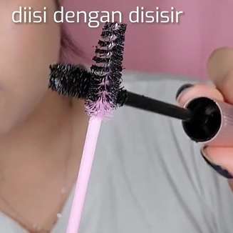 Mengaplikasikan Maskara