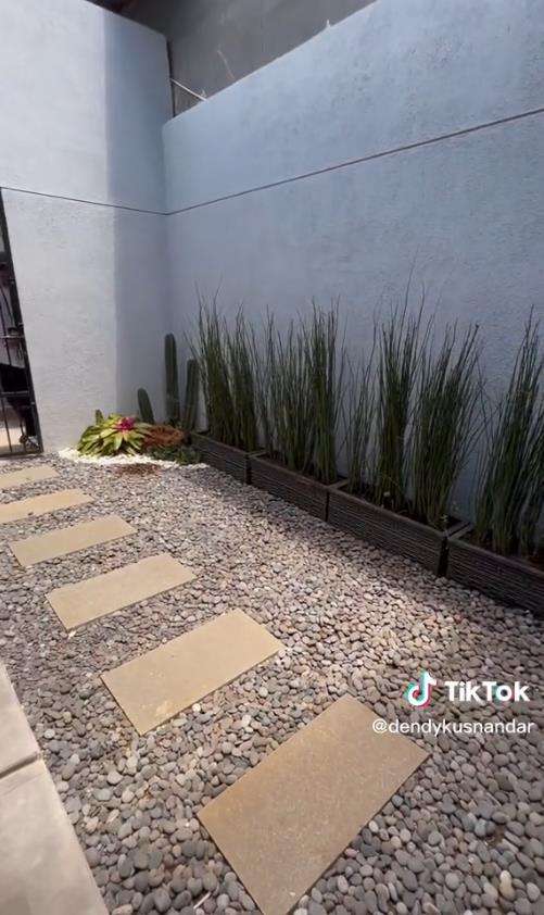 Transformasi rumah reyot di gang sempit jadi hunian modern minimalis.