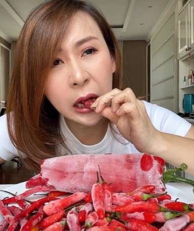 Makan cabai beku