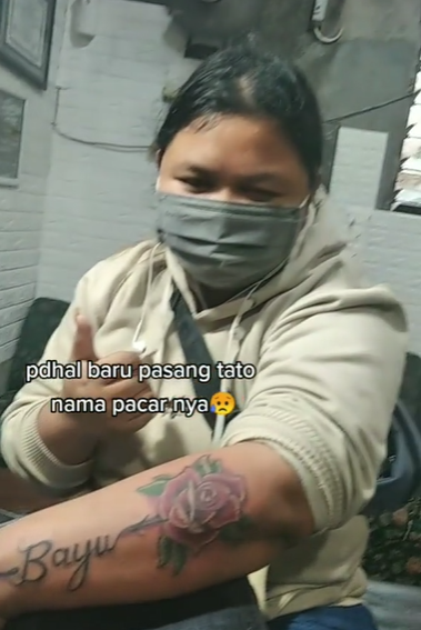 Cewek Ini Baru Bikin Tato Nama Pacar di Tangan, Cowoknya Tiba-tiba Minta Putus