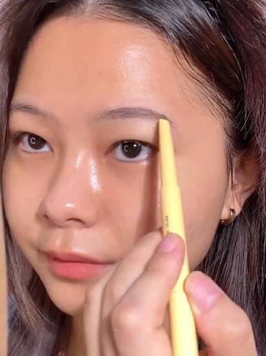 Memakai Brow Pencil