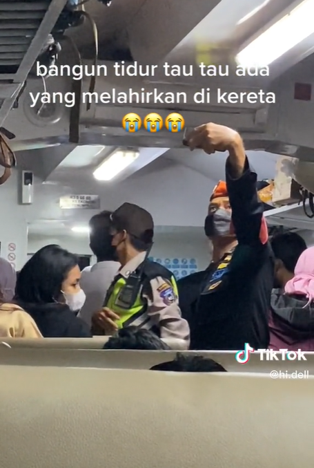 Ibu Melahirkan di KA Kahuripan