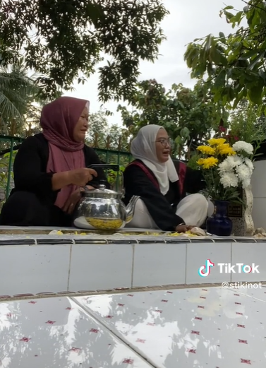 ikTok @stikinot