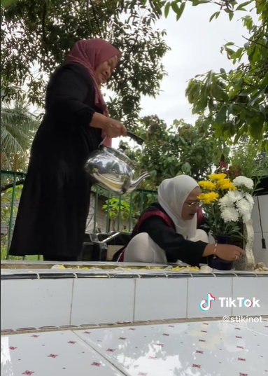 ikTok @stikinot