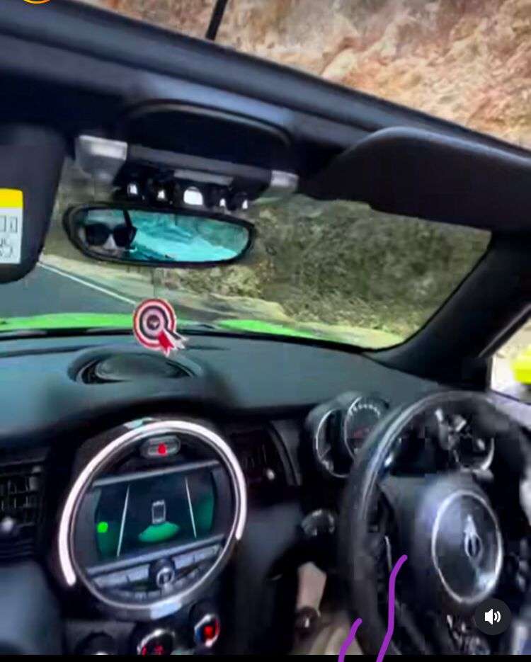 Bagikan Momen Seru saat Nyetir Mobil Mewah, Netizen Gagal Fokus Gaya Istri Dahnil Azhar Keren Banget