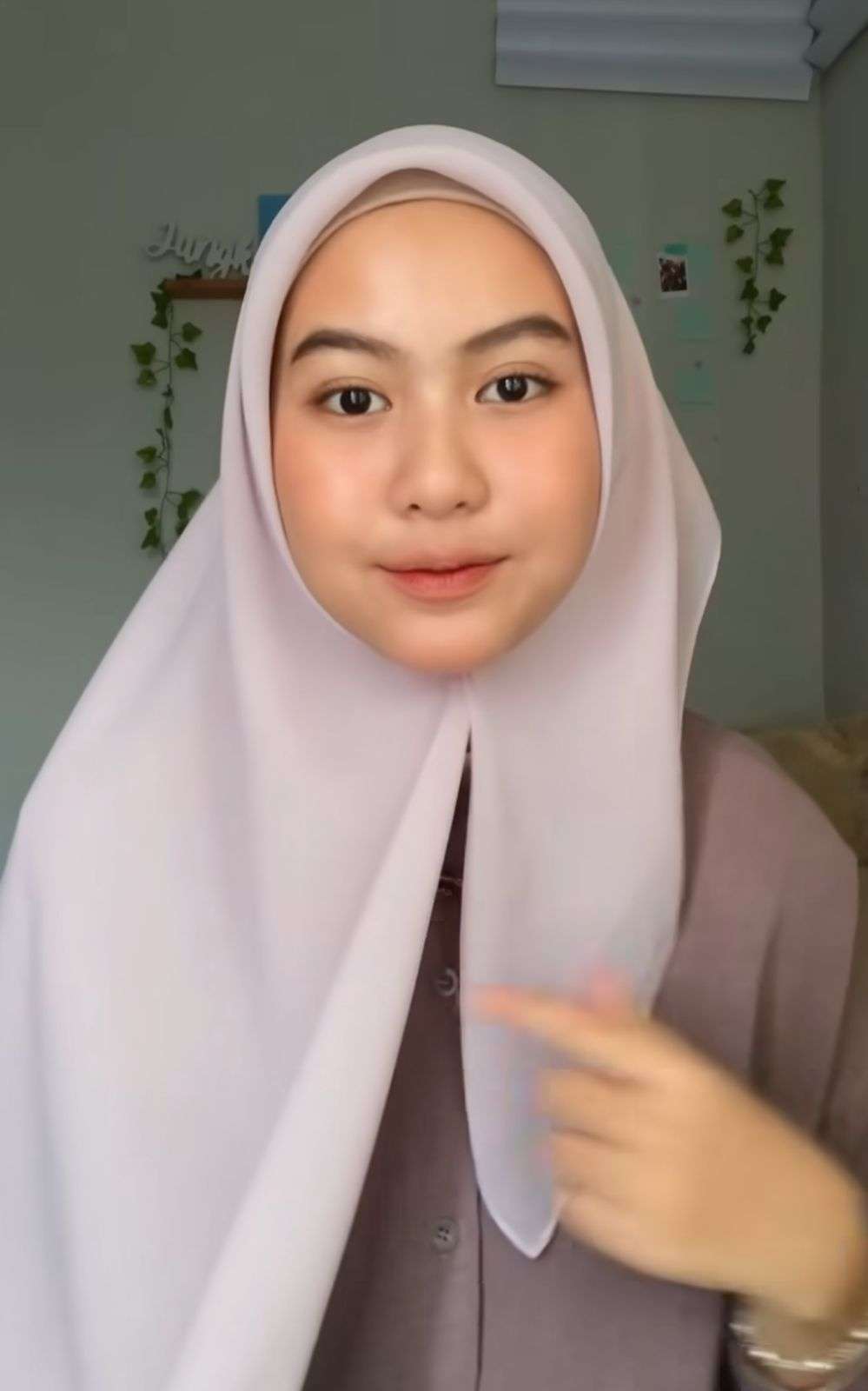 Cara Simpel Buat Hijab Segi Empat Anggun Menutup Dada
