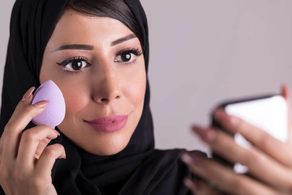 Memakai Spons Makeup