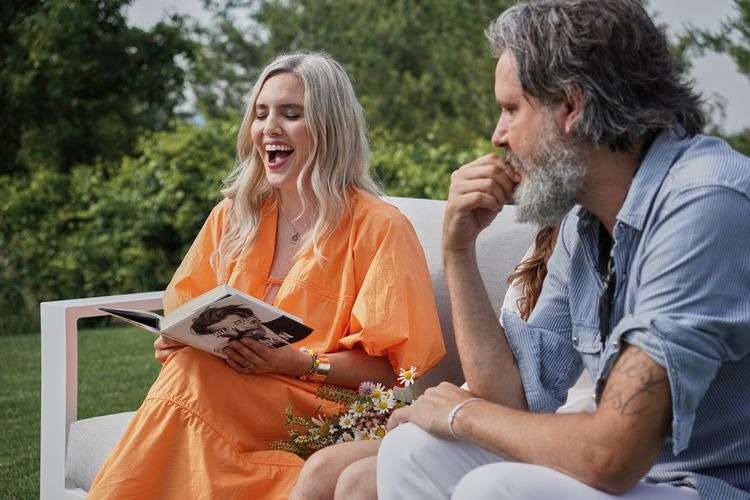 Pria ini Menulis Buku Selama 2 Tahun Untuk Melamar Wanita yang Ia Cinta