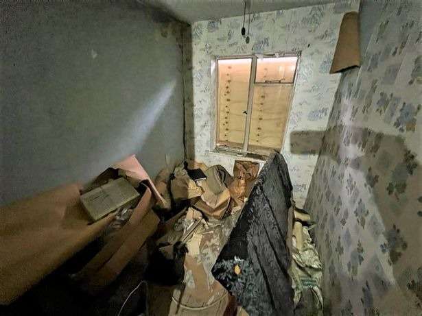 Dikira Tak Akan Laku, Rumah Penuh Sampah dengan Julukan “ Rumah Paling Kotor di Inggris” ini Jadi Rebutan Lelang