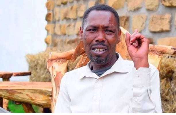 Aktor Kamau Kinuthia atau yang dikenal sebagai Omosh saat diwawancarai TV Aktor Kamau Kinuthia atau yang dikenal sebagai Omosh saat diwawancarai TV